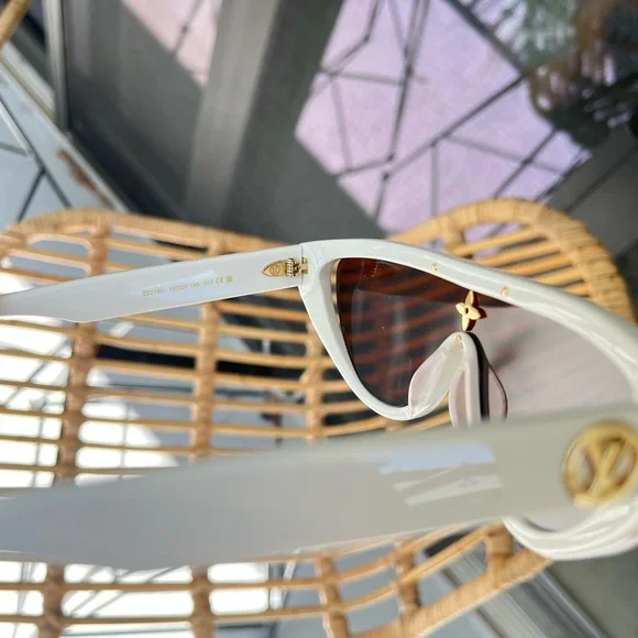 COPY - Stylish White Sunglasses with Brown Lenses - Picture 4 of 5